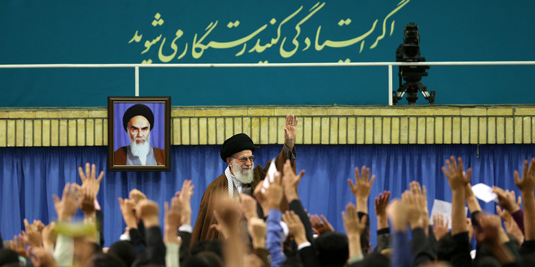 رهبر معظم انقلاب اسلامی در دیدار هزاران نفر از دانش‌آموزان و دانشجویان: